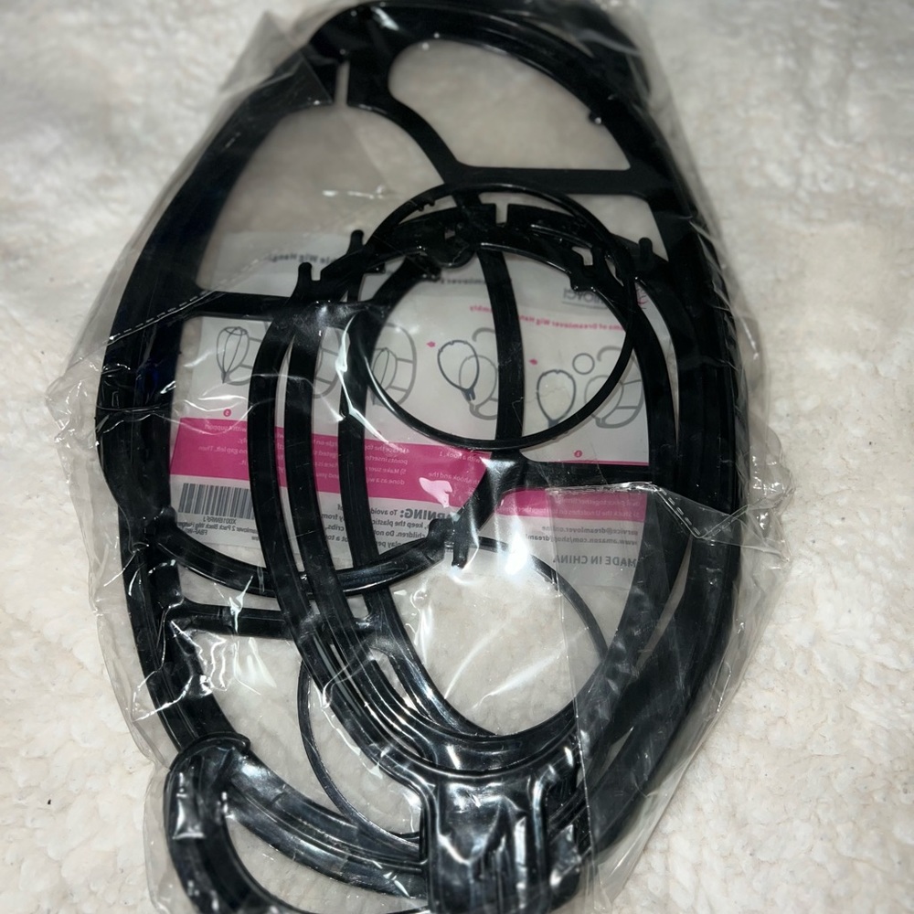 Portable and collapsible Wig hanger